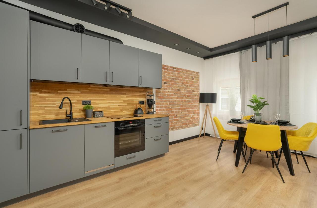 Komeda Apartment Hidden In Poznan Old Town By Noclegi Renters Екстериор снимка