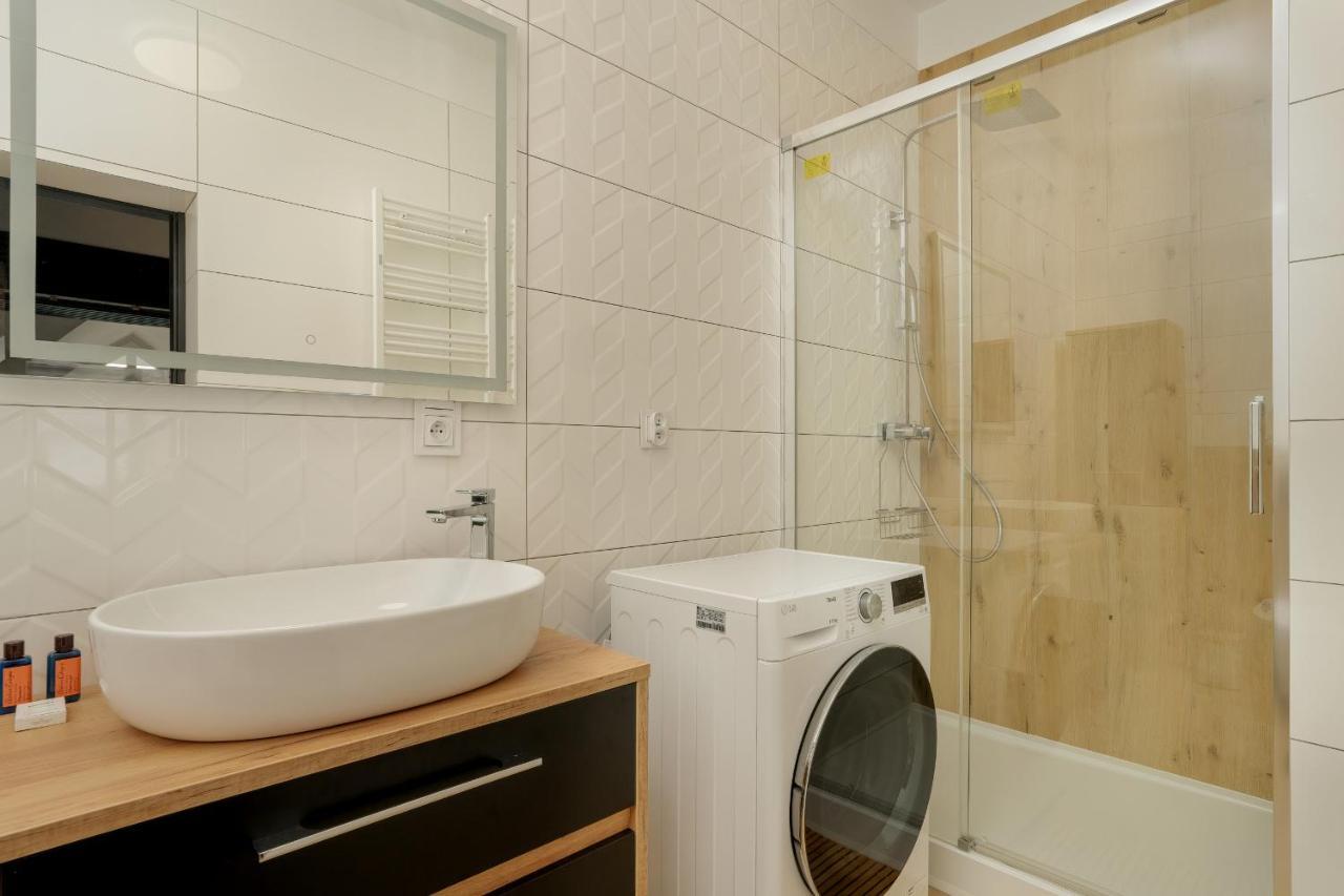 Komeda Apartment Hidden In Poznan Old Town By Noclegi Renters Екстериор снимка