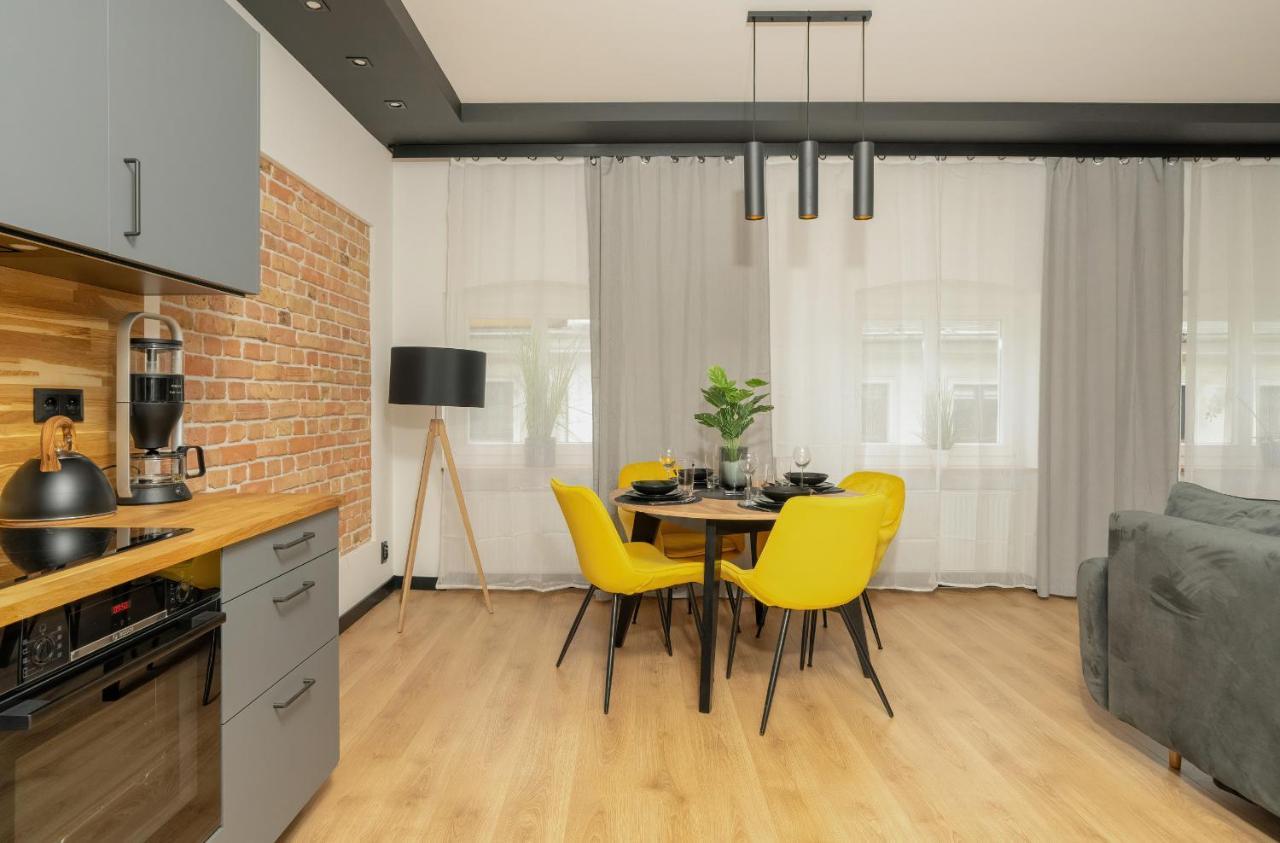 Komeda Apartment Hidden In Poznan Old Town By Noclegi Renters Екстериор снимка