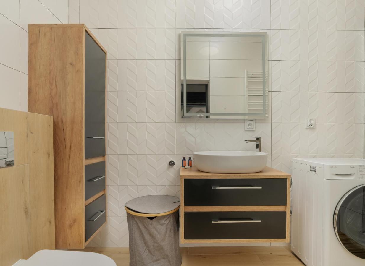 Komeda Apartment Hidden In Poznan Old Town By Noclegi Renters Екстериор снимка